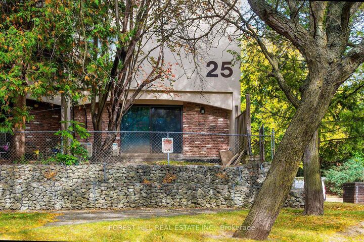Property Photo:  25 Pebble Byway 6  ON M2H 3J6 