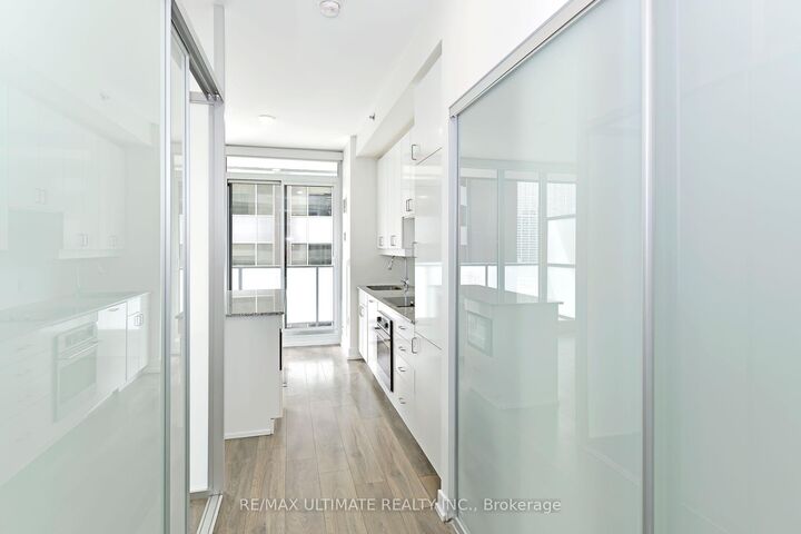 Property Photo: 426 University Avenue 2105 ON M5G 1S9