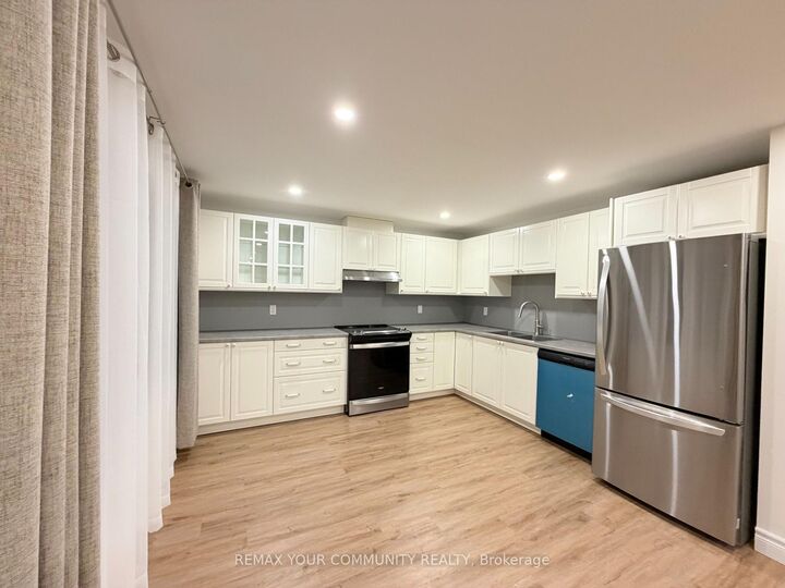 Property Photo:  22 Upbound Court Lower  ON L9N 0W1 