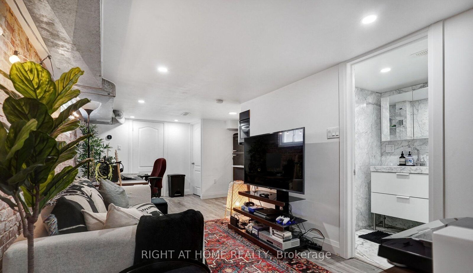 Property Photo:  35 Chryessa Avenue Lower  ON M6N 4T4 