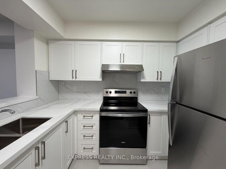Property Photo:  18 Hillcrest Avenue 301  ON M2N 6T5 
