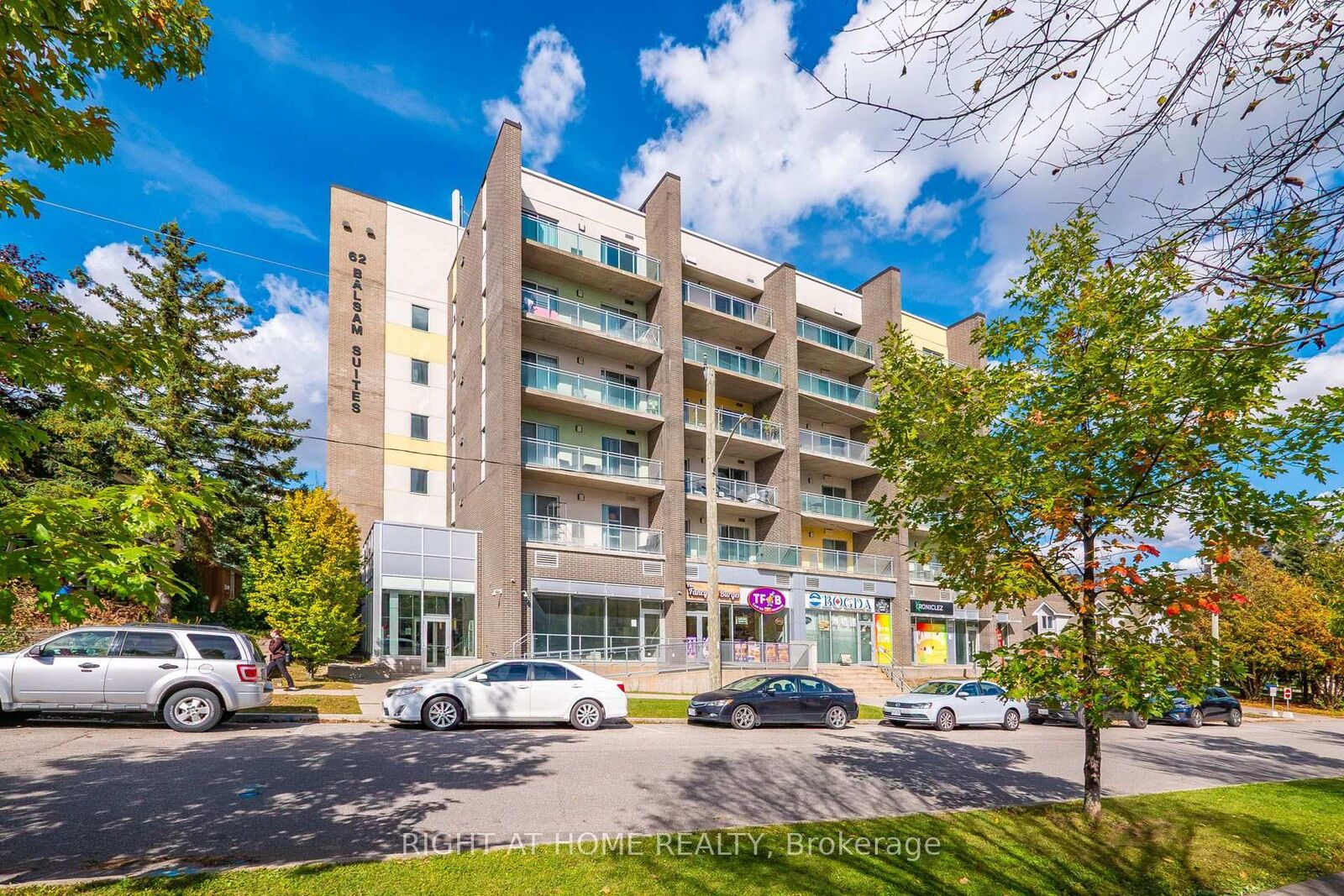 Property Photo:  62 Balsam Street B508  ON N2L 3H2 