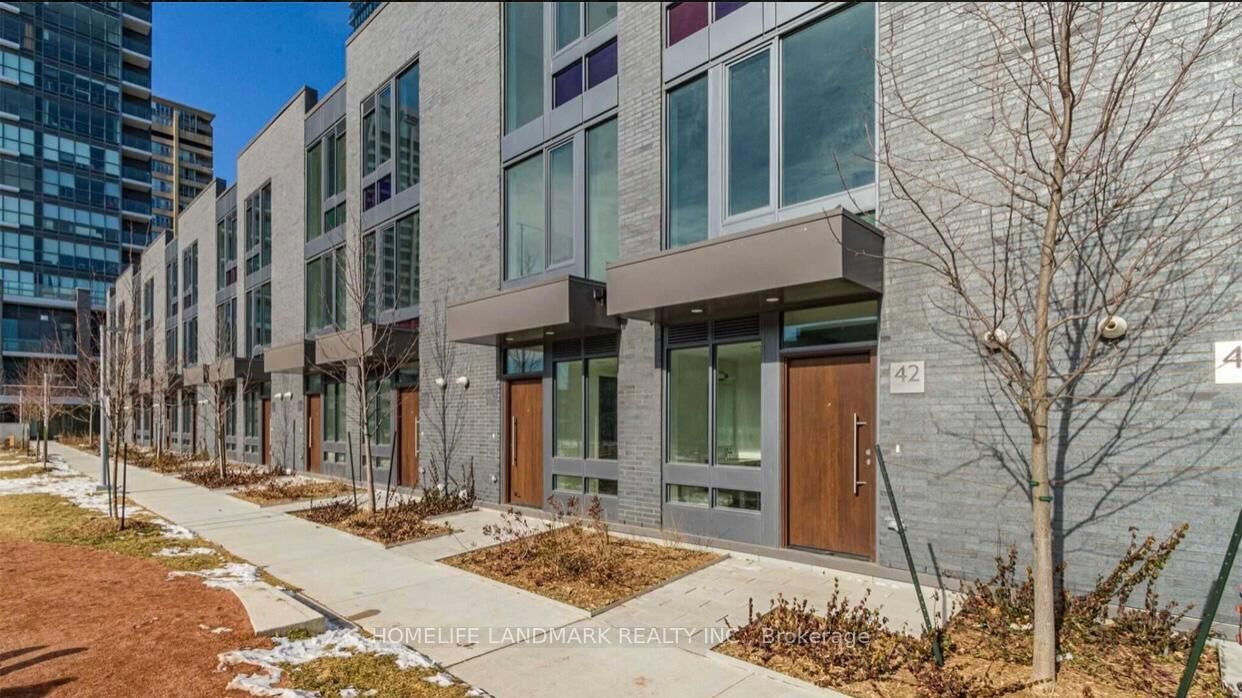 Property Photo:  26 Sonic Way  ON M3C 0P3 
