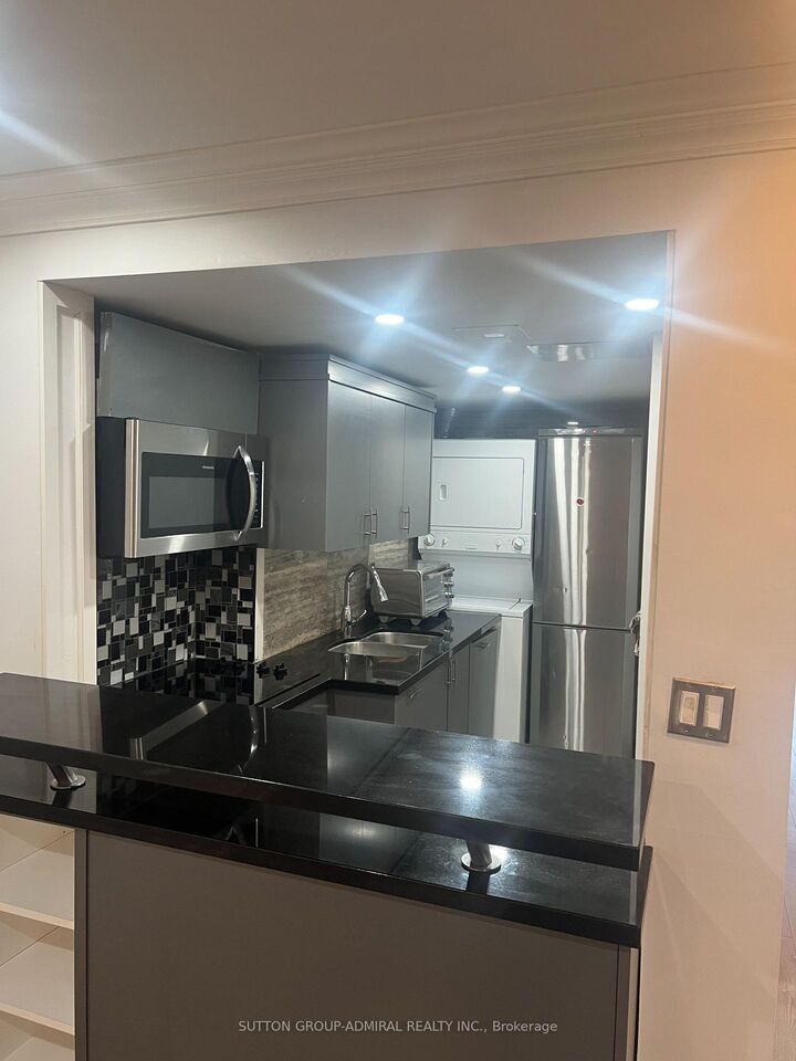 Property Photo:  10 Capreol Court G06  ON M5V 4A6 