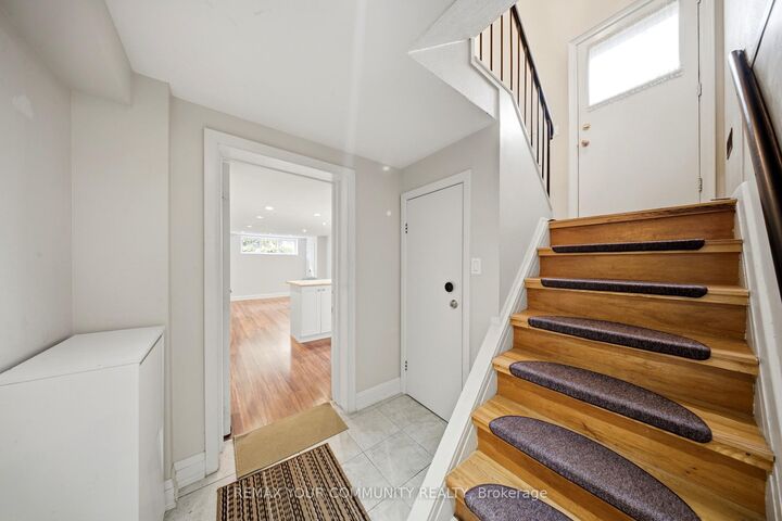 Property Photo:  10 Tinder Crescent Lower 1  ON M4A 1L3 