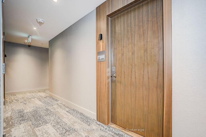 Property Photo:  1928 Lakeshore Boulevard W 2005  ON M6S 0B1 