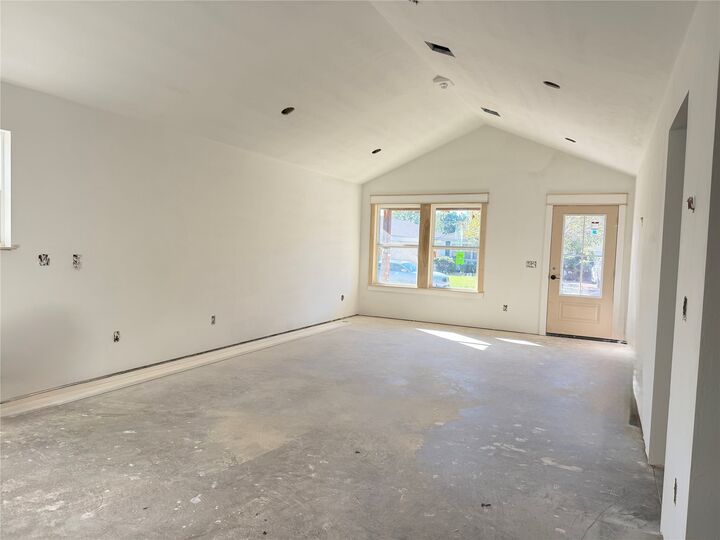 Property Photo: 1136 E 5th Street OK 74023
