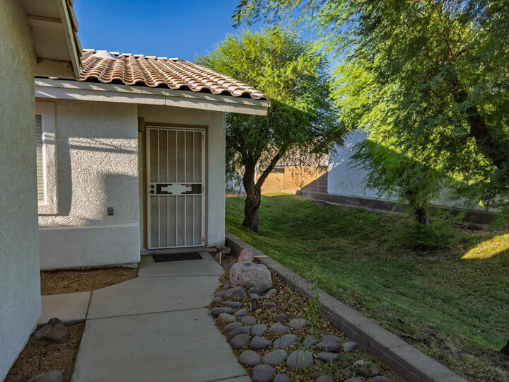 Property Photo: 10706 E 35 Place AZ 85365