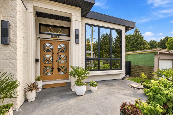 Property Photo:  2118 Oakridge Crescent  BC V2T 6A8 