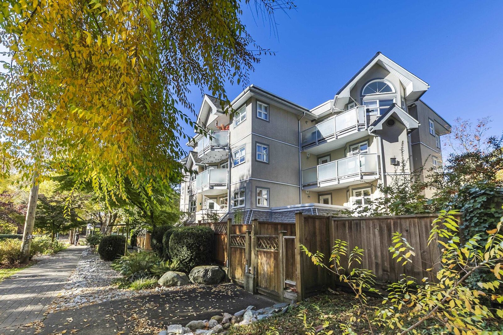 Property Photo: 1515 E 6th Avenue 402 BC V5N 1P2