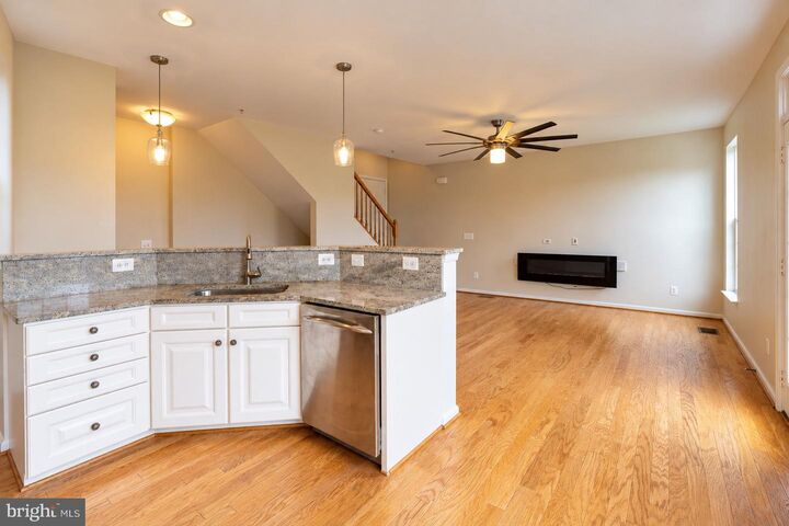 Property Photo:  21736 Indian Summer Terrace  VA 20166 