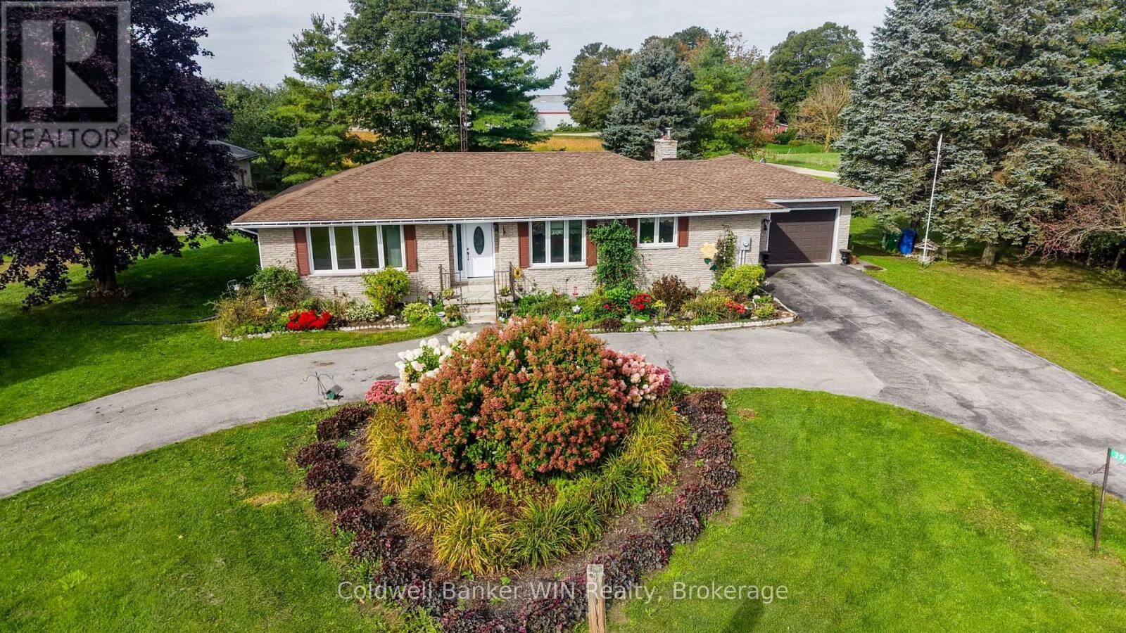 Property Photo: 392172 Grey Road 109 ON N0G 2A0
