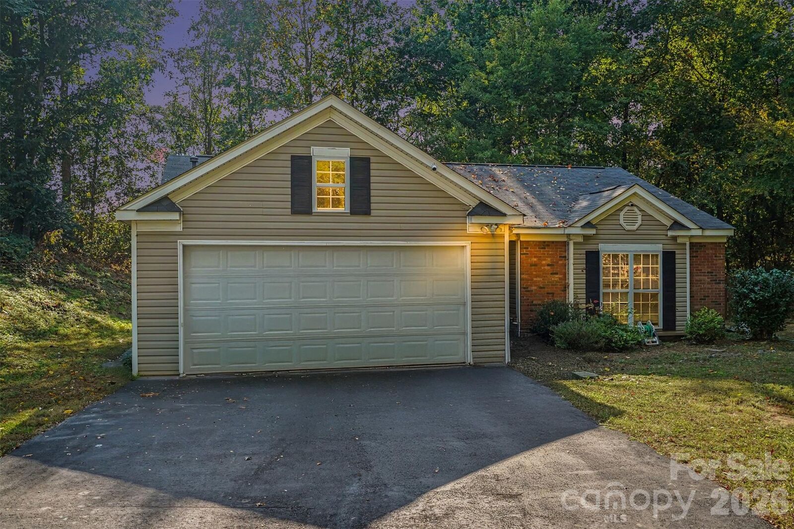 Property Photo:  706 White Oak Lane  NC 28104 