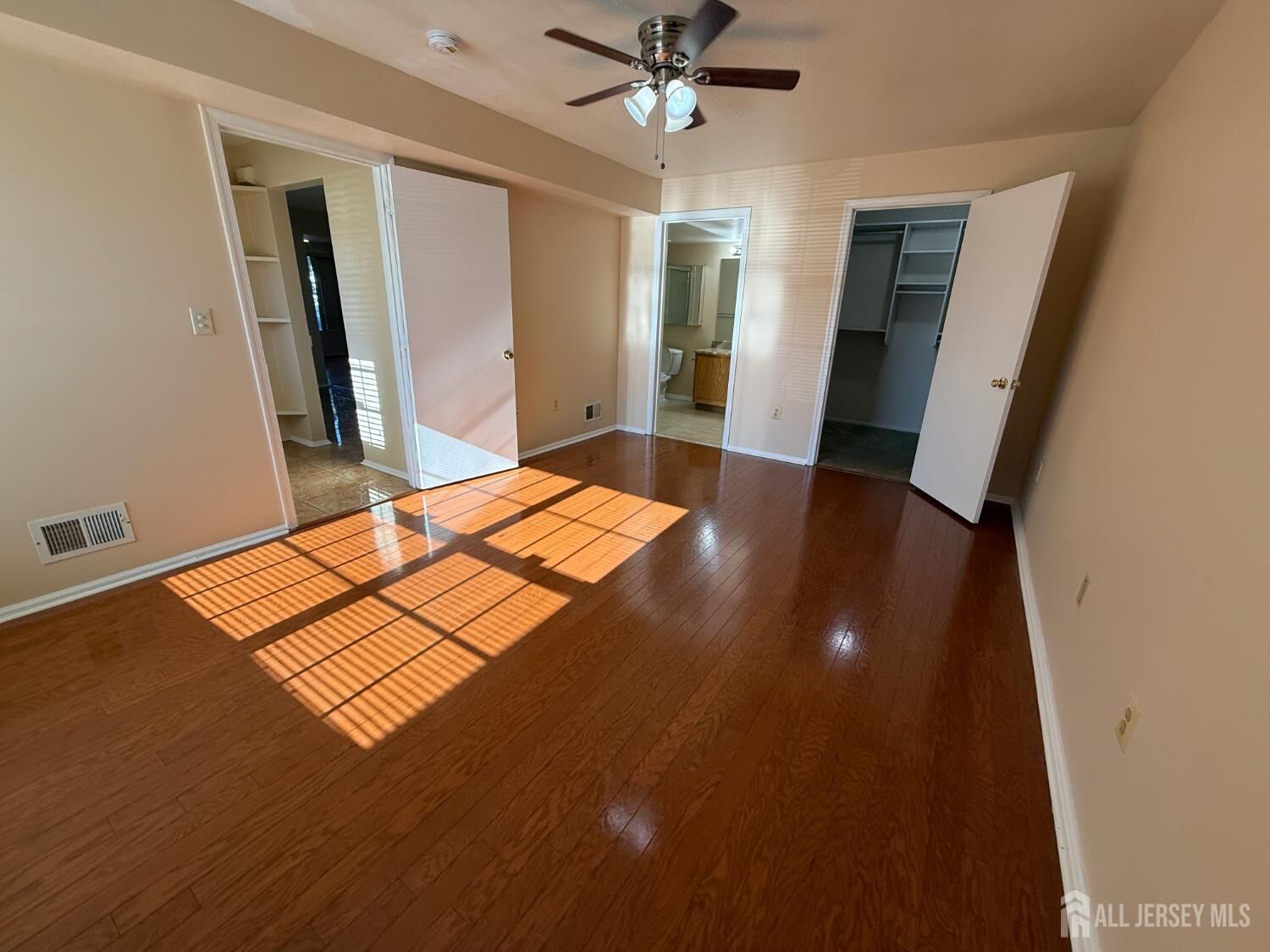 Property Photo:  1101 Stony Brook Way  NJ 08902 