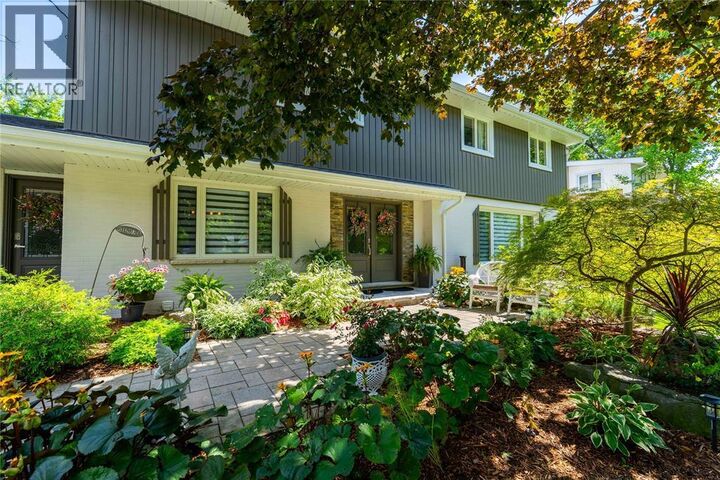 Photo de la propriété: 1272 Glen Douglas Drive ON N7V 3N7