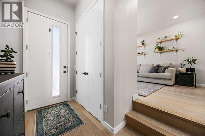 Property Photo:  2127 12 Street Northwest  AB T2M 3M8 