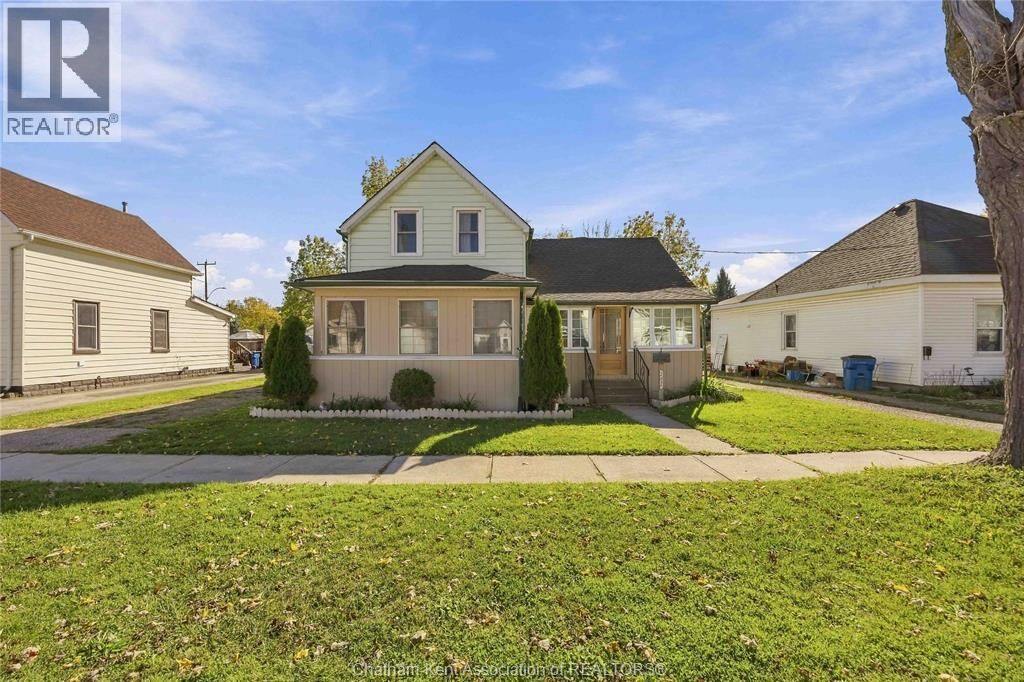 Property Photo:  209 Queen Street  ON N8A 1G4 