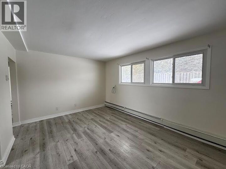 Property Photo:  258 Cedar Street 2  ON N1S 1W8 