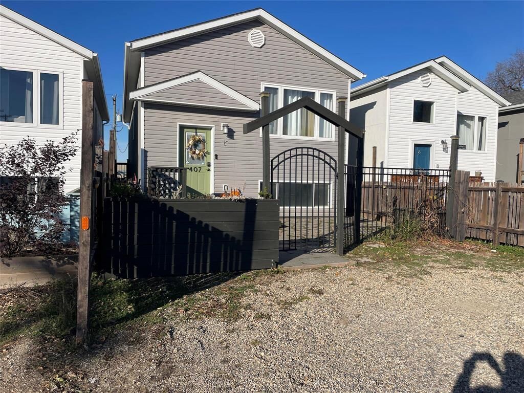 Property Photo:  407 Shell River Avenue North  MB R0J 1W0 