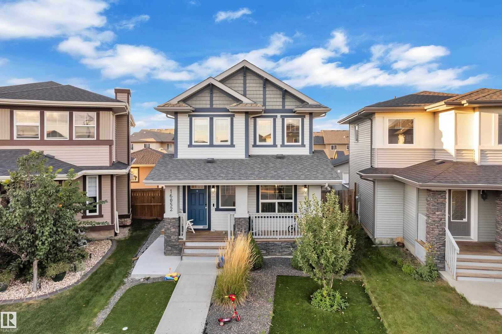 Property Photo:  16052 11 Avenue SW  AB T6W 2H6 