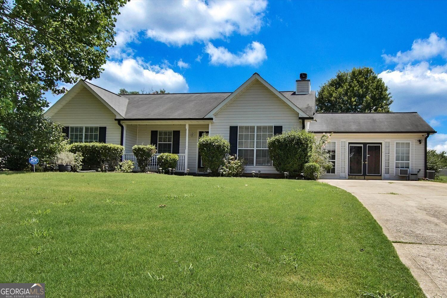 Property Photo: 140 Greenleaf Drive GA 30228
