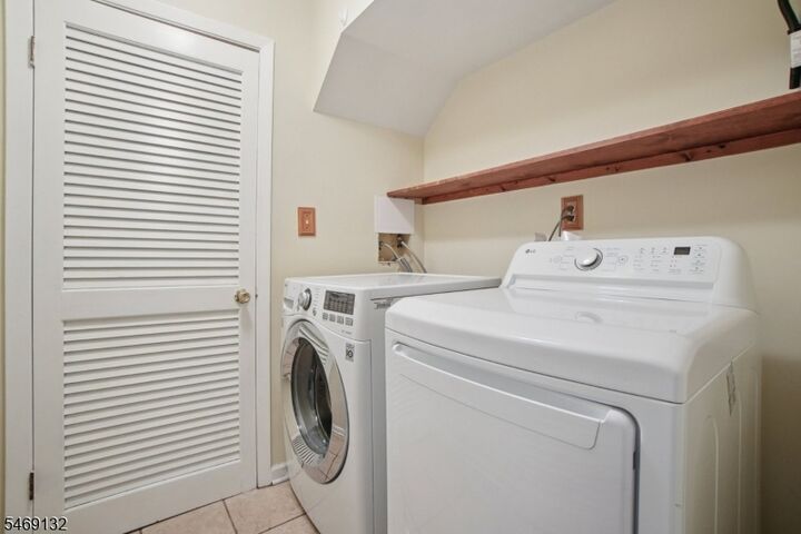 Property Photo:  31 Castle Ridge Dr  NJ 07936 