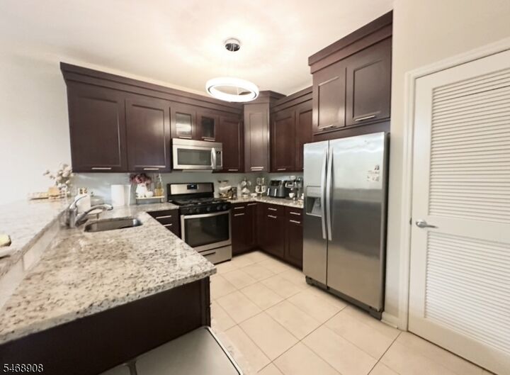 Property Photo:  102 E Elizabeth Ave 412  NJ 07036 