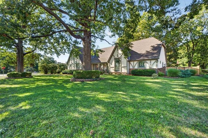 Property Photo:  3516 W 101st Terrace  KS 66206 