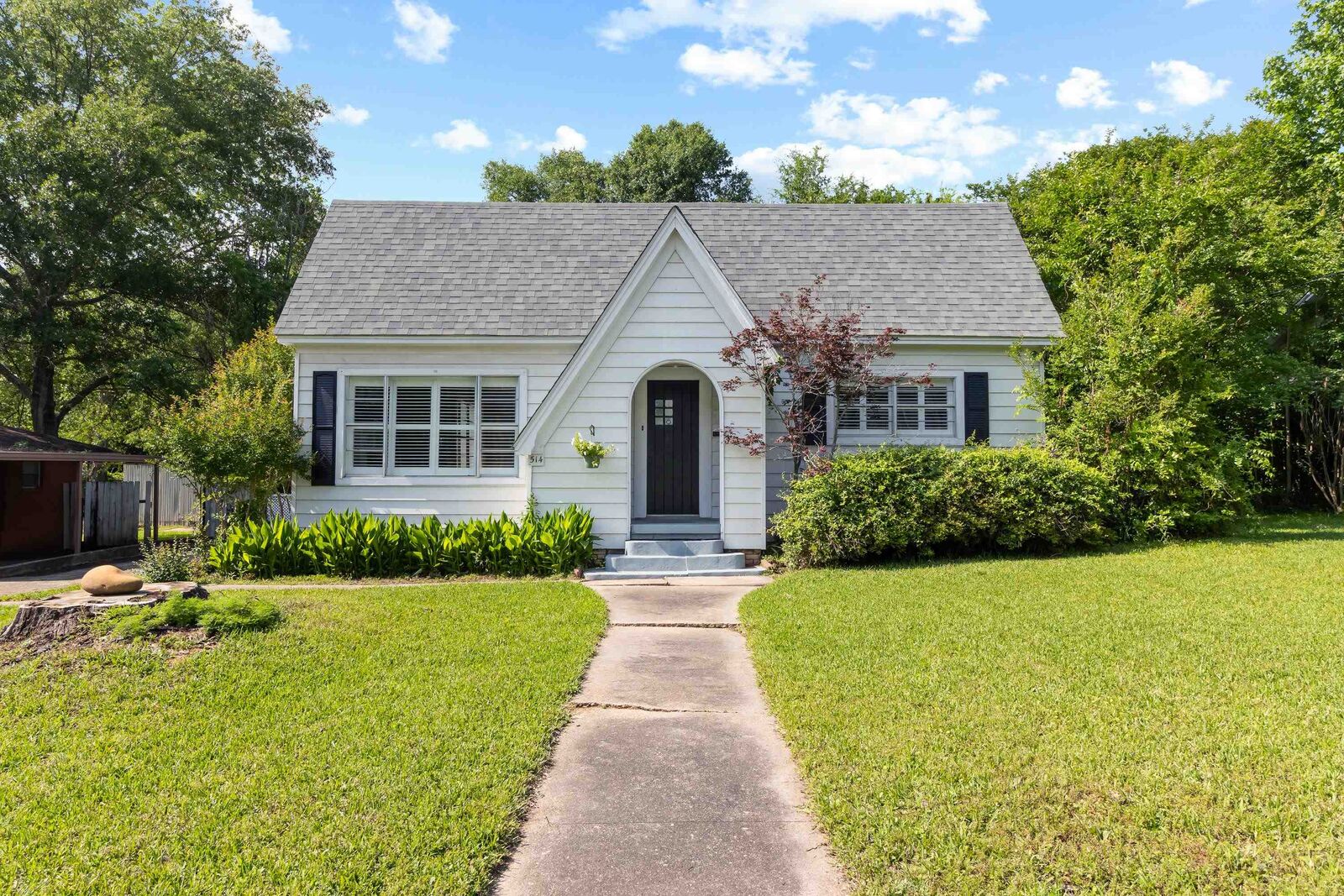 Property Photo: 514 W Main St TX 75652
