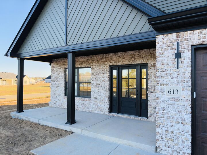 Property Photo: 613 Comanche Drive 613 KY 40475