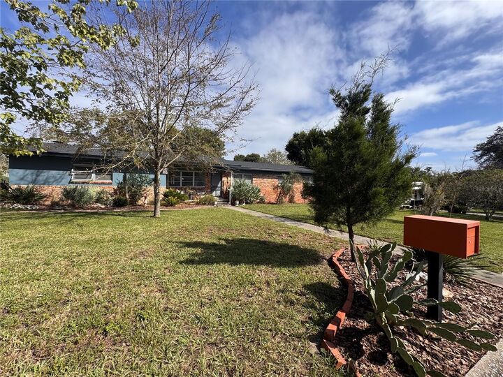 Property Photo:  302 Park Ridge Avenue  FL 33617 