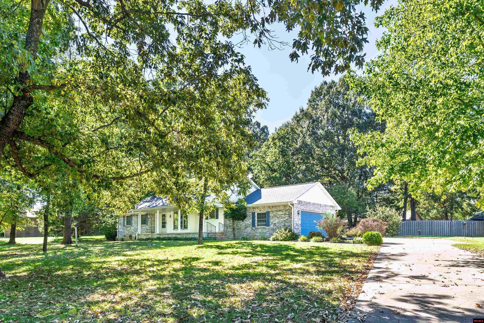 Property Photo:  831 Northpointe Drive  AR 72653 