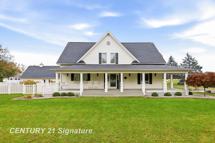 Property Photo:  930 Kennely Road  MI 48609 