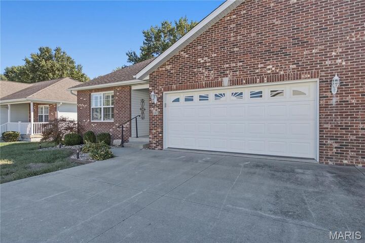 Property Photo:  602 Elizabeth Drive 602  IL 62056 