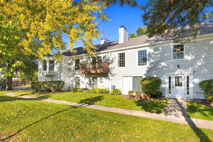 Property Photo:  1170 Spring Garden Circle 70  IL 60563 