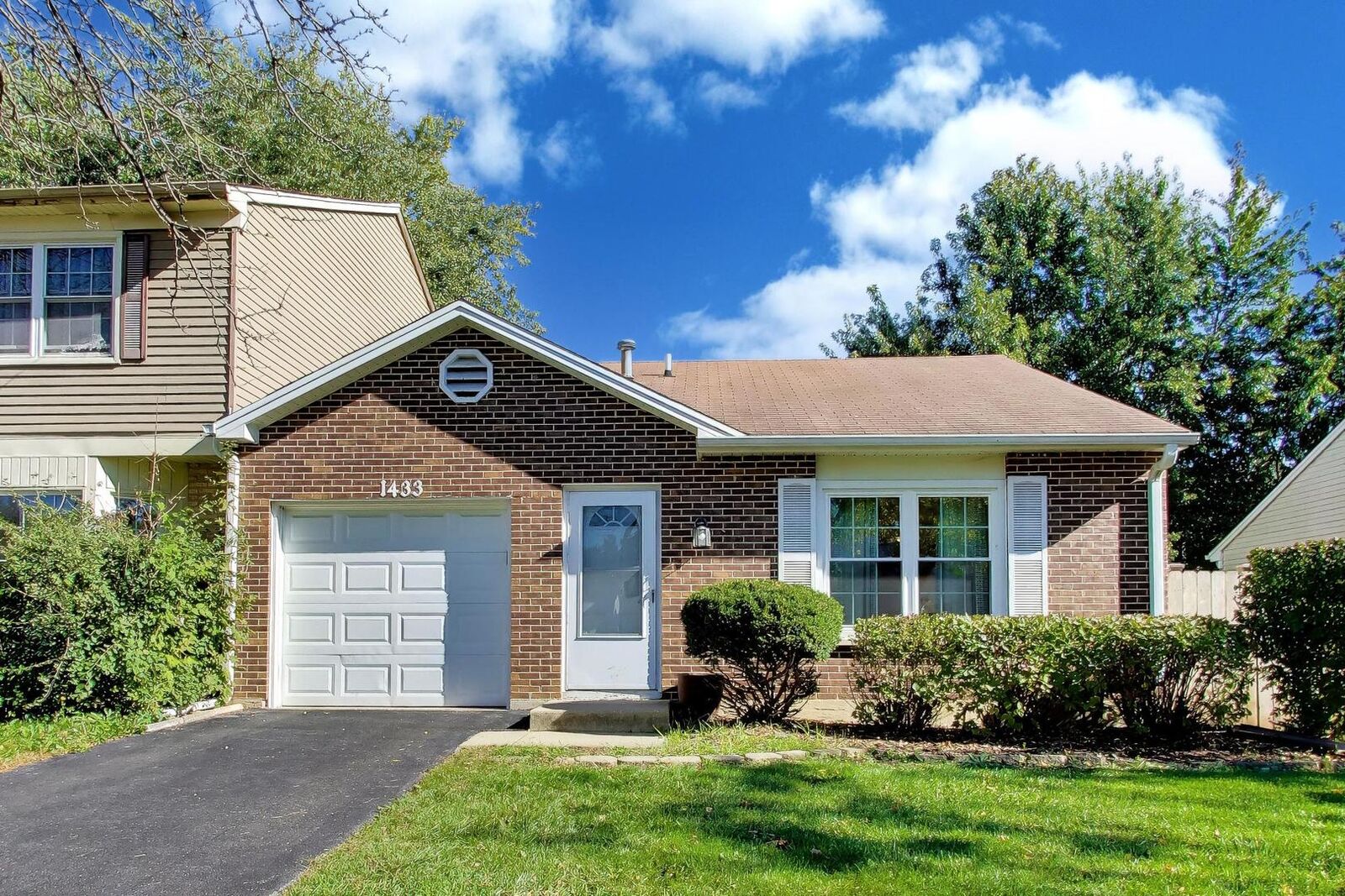 Property Photo:  1433 Oxford Street  IL 60188 