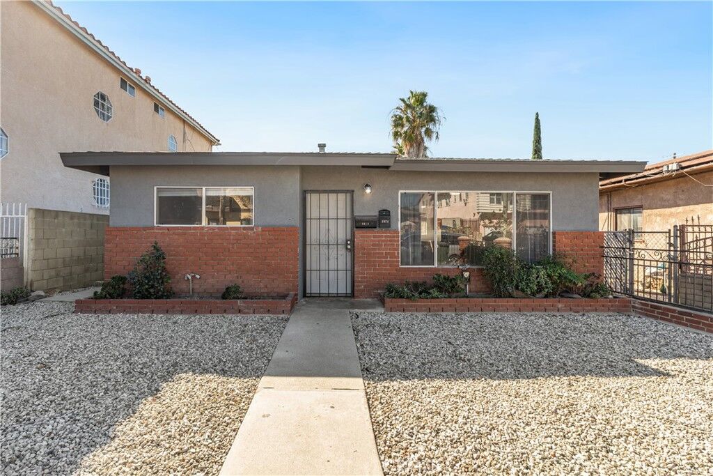 Property Photo:  1074 252nd  CA 90710 