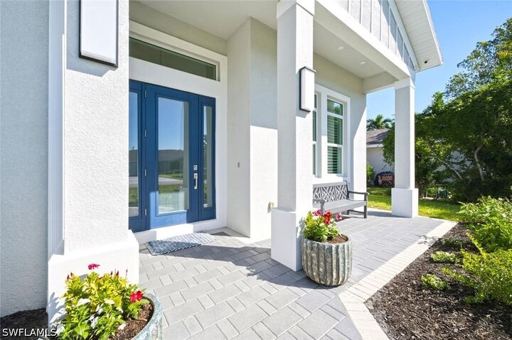 Property Photo: 553 106th Avenue N FL 34108