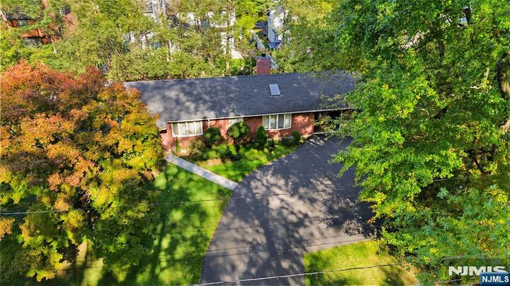 Property Photo:  26 Eastview Terrace  NJ 07627 