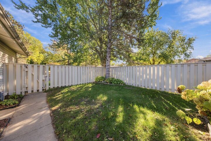 Property Photo:  1096 Carmel Court  MN 55126 