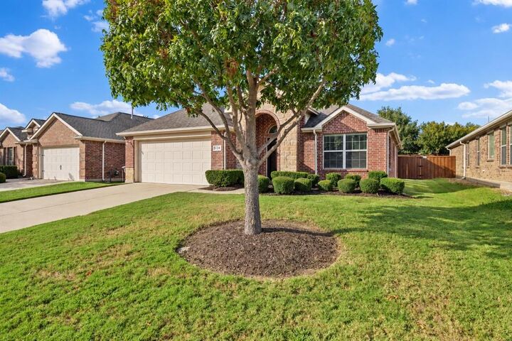 Property Photo: 5124 Hidden Knolls Drive TX 75071