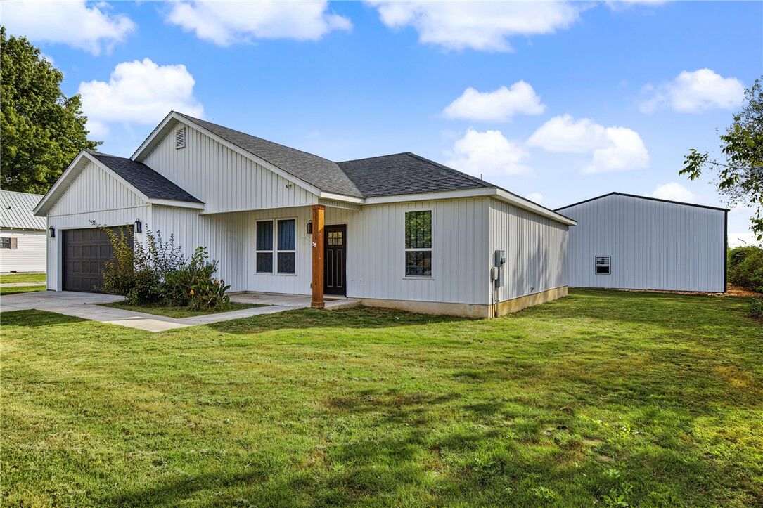 Property Photo:  554 S West Avenue  AR 72744 