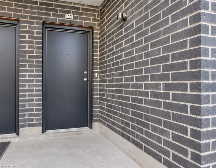 Property Photo:  235 Chapel Hill Drive 11  ON N2R 1N3 