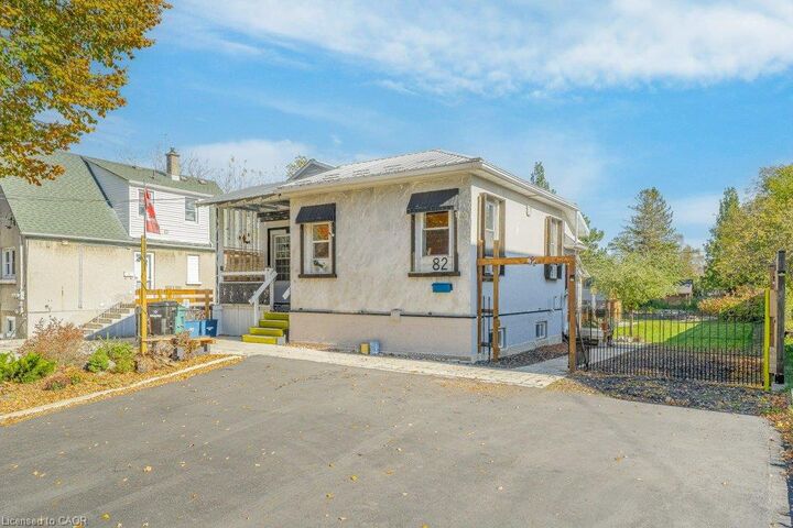 Property Photo:  82 Kehl Street  ON N2M 3T9 