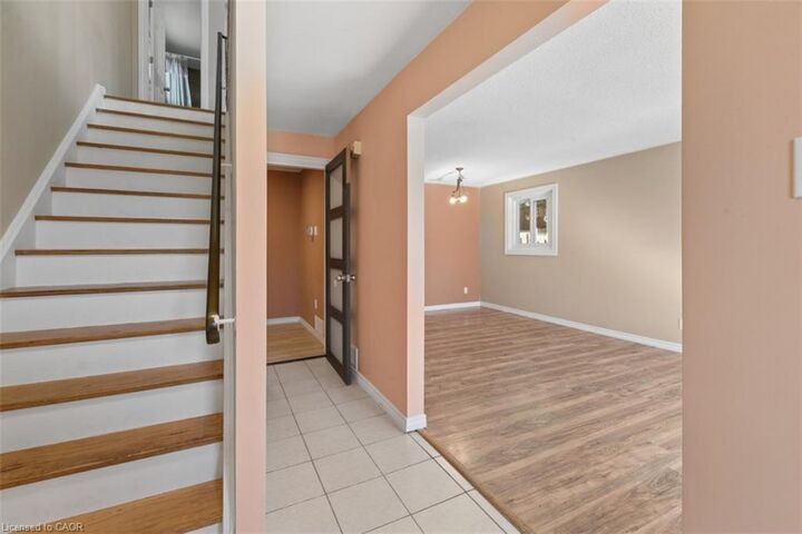 Property Photo:  8 Forest Glen Crescent  ON N2N 1C8 