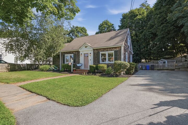 Property Photo:  8 Elmwood Circle  MA 01960 