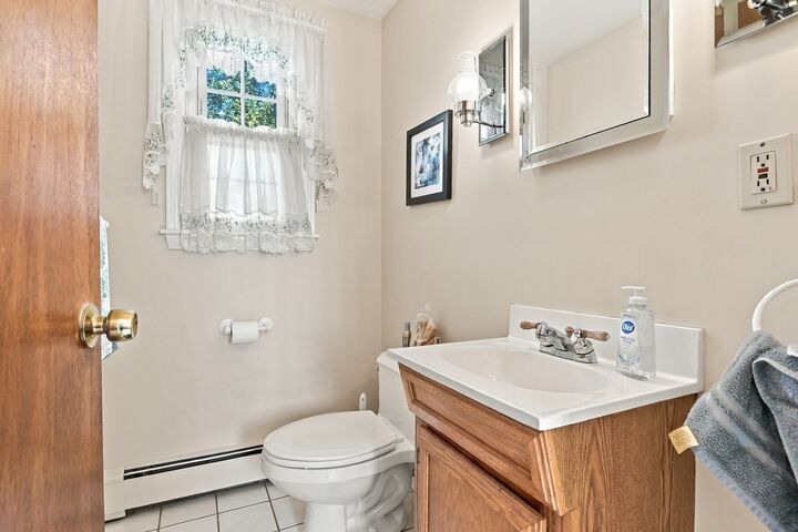 Property Photo:  6 Exeter Dr  MA 01801 
