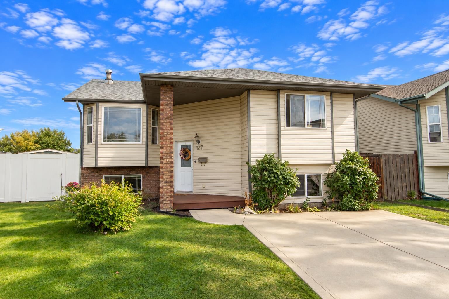 Property Photo:  127 Dolan Close  AB T4R 3A3 