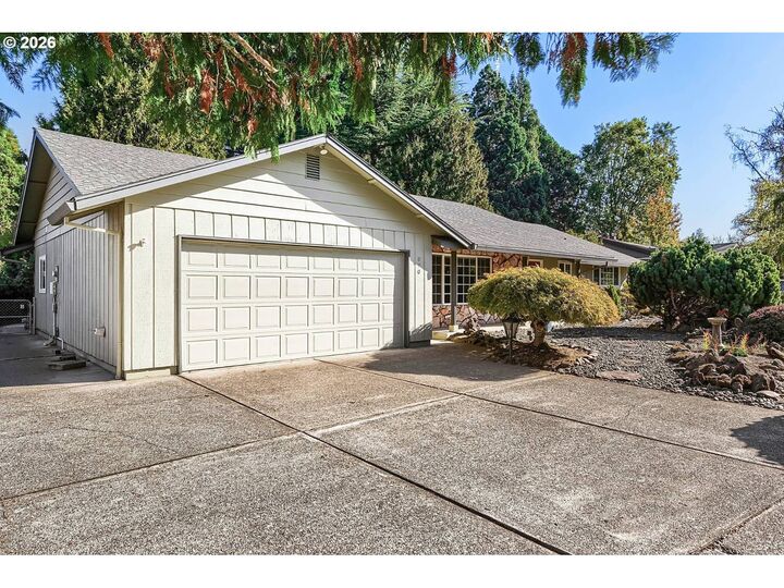 Property Photo:  890 NE 6th Dr  OR 97124 