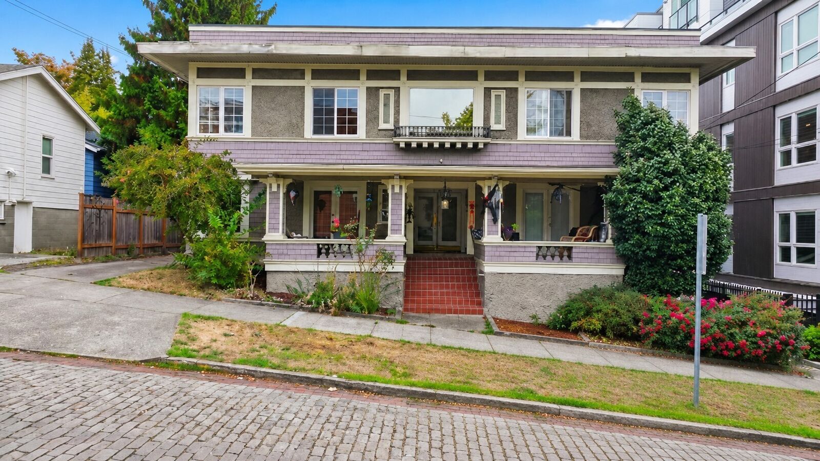 Property Photo:  714 N 1st Avenue N  WA 98109 